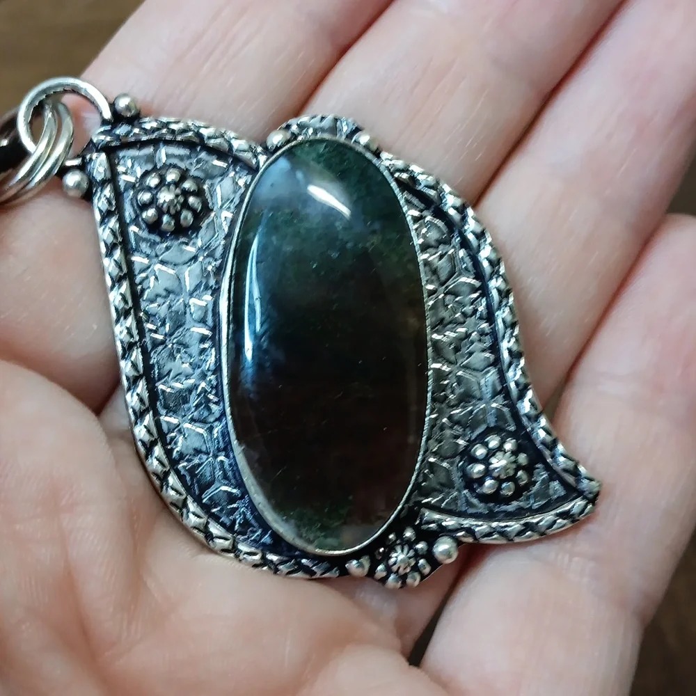 Elegant Moss Agate Pendant Necklace - Picture 5 of 6